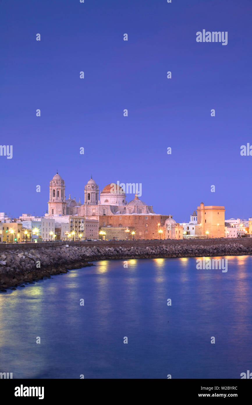 Kirche von Santa Cruz, der Kathedrale und Cadiz Skyline, Cadiz, Andalusien, Provinz Cadiz, Andalusien, Spanien Stockfoto