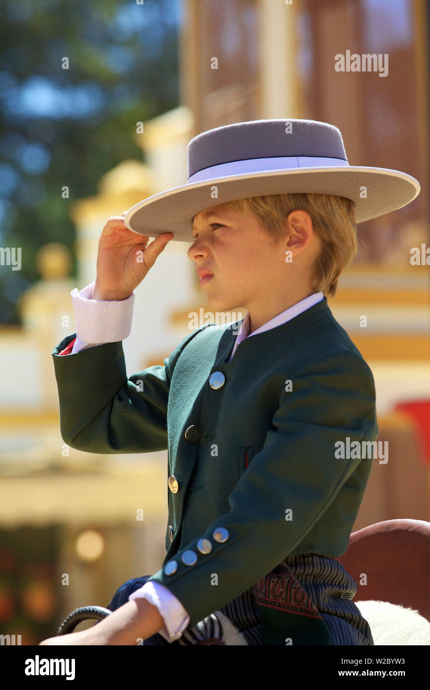 Junge In Traditionelle spanische Kostüm, jährliche Horse Fair, Jerez de la Frontera, Provinz Cadiz, Andalusien, Spanien Stockfoto