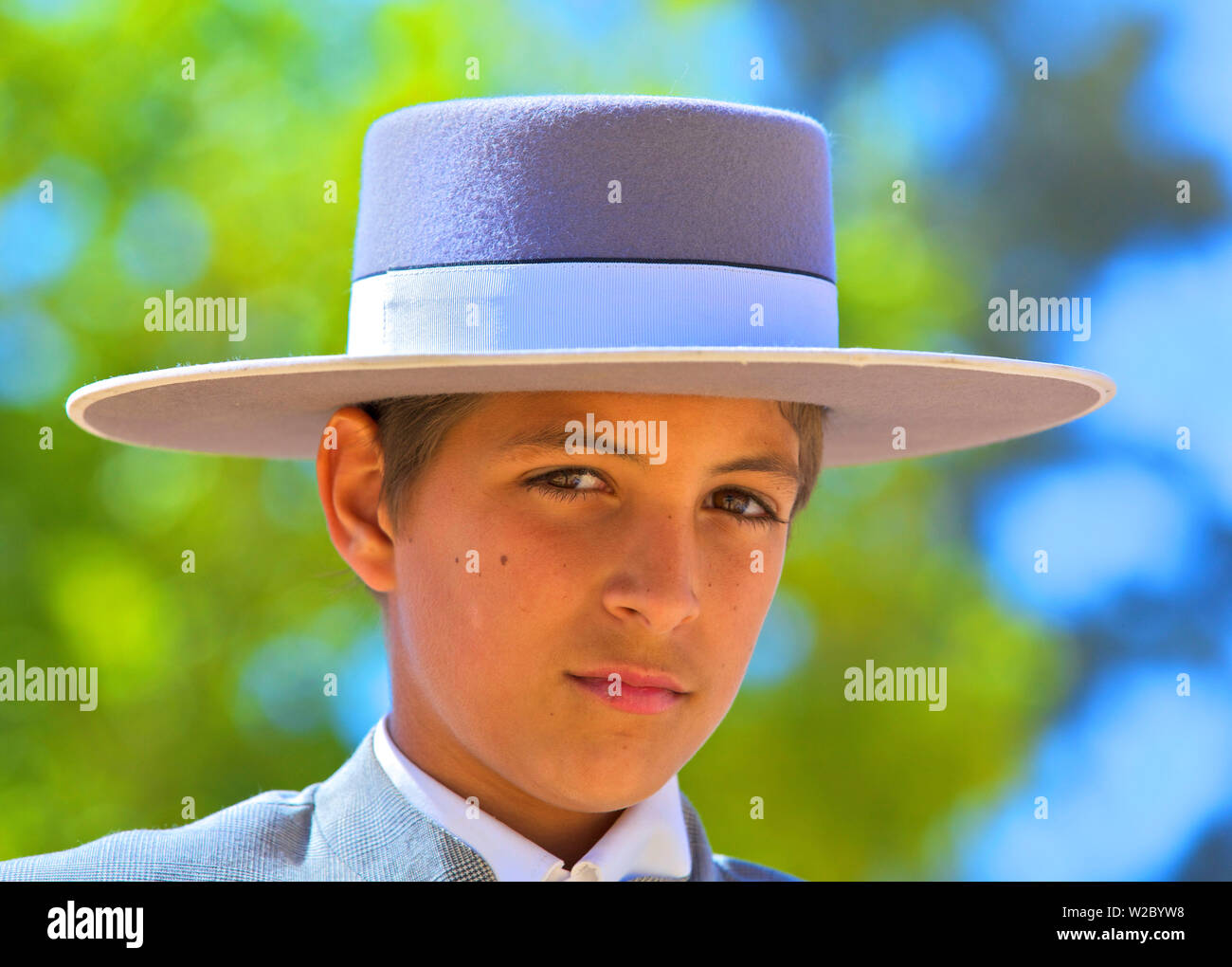 Junge In Traditionelle spanische Kostüm, jährliche Horse Fair, Jerez de la Frontera, Provinz Cadiz, Andalusien, Spanien Stockfoto