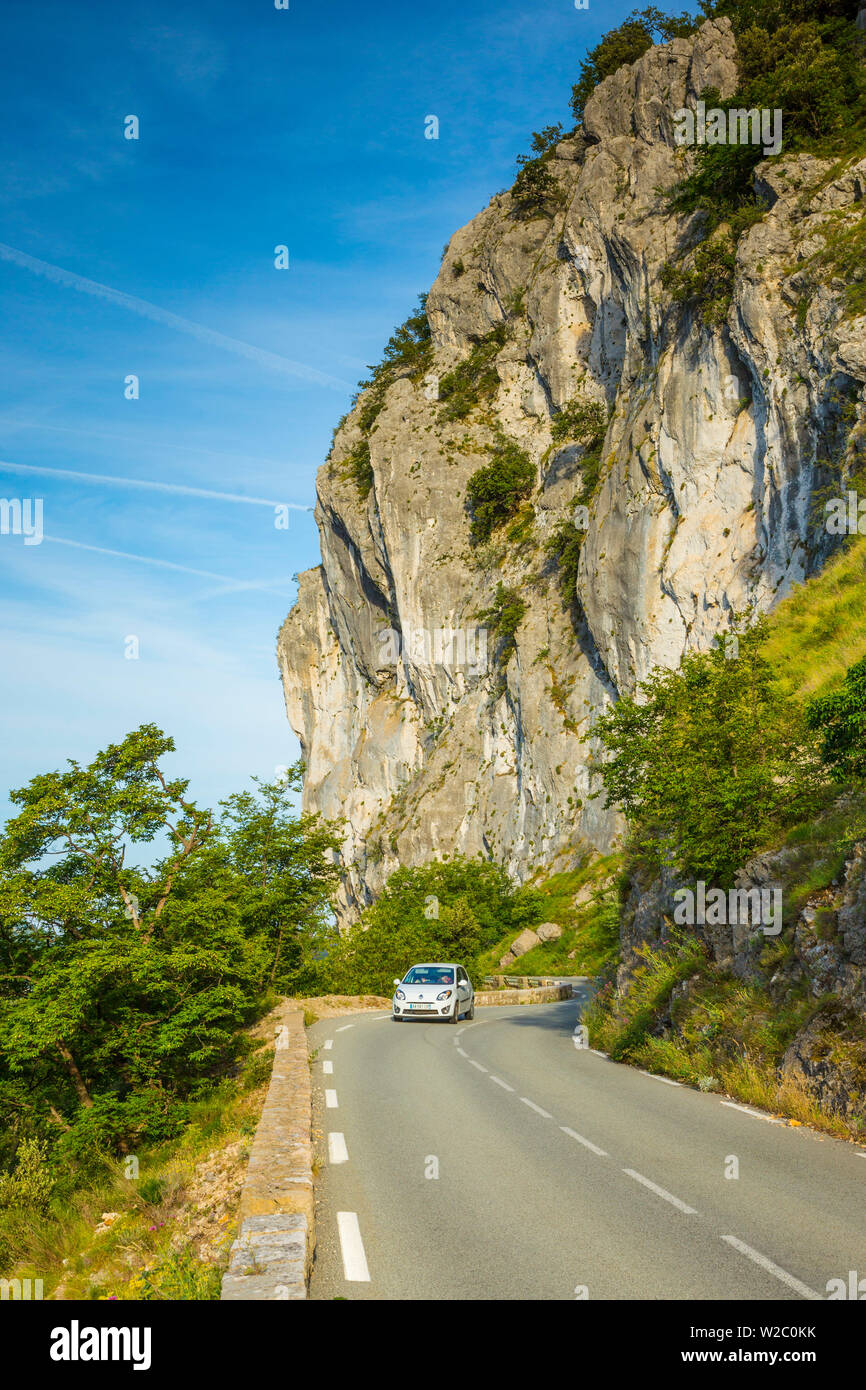 Straße nach Gourdon, Alpes Maritimes, Provence-Alpes-Cote d'Azur, Französische Riviera, Frankreich Stockfoto