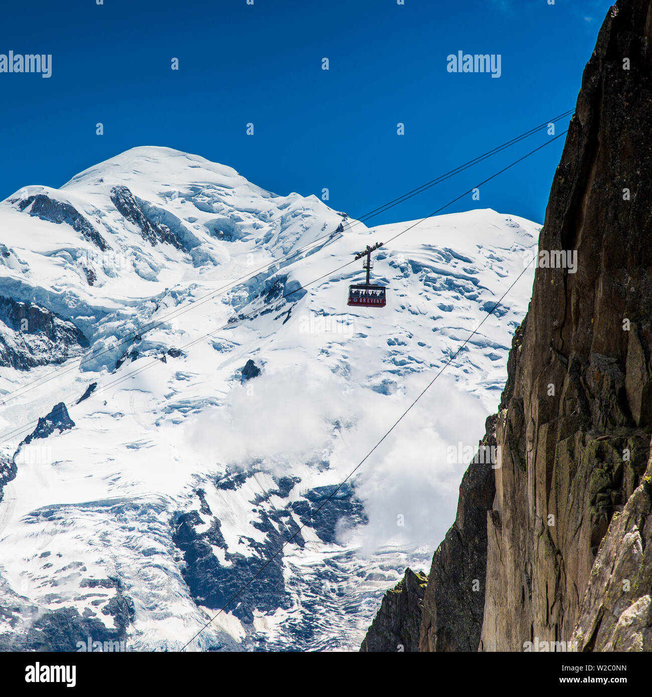 Seilbahn vor der Mt. Blanc aus Mt. Brevent, Chamonix, Haute Savoie, Rhone Alpes, Frankreich Stockfoto Seilbahn vor der Mt. Blanc aus Mt. Brevent, Chamonix, Haute Savoie, Rhone Alpes, Frankreich Stockfoto