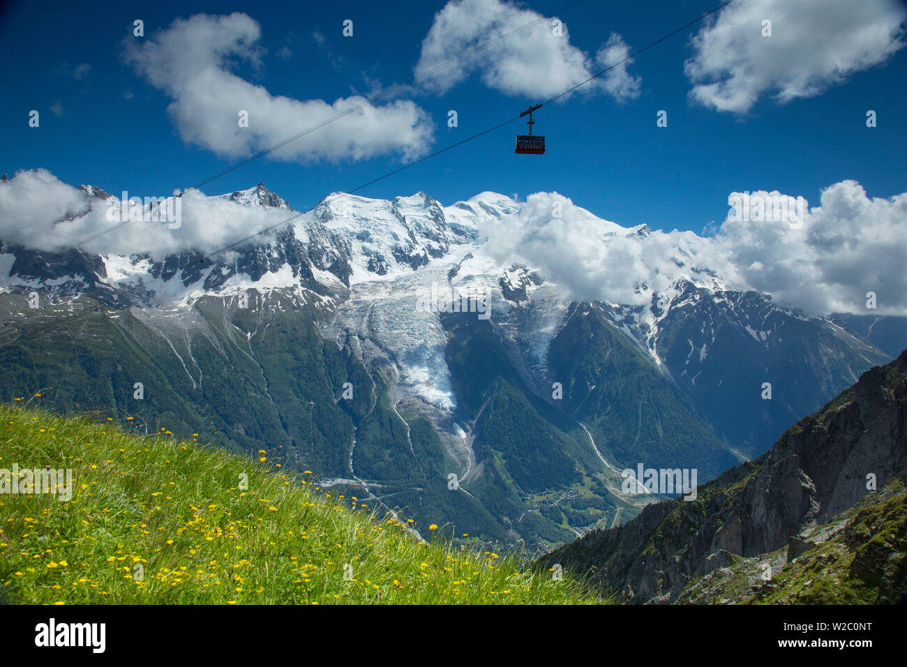 Seilbahn vor der Mt. Blanc aus Mt. Brevent, Chamonix, Haute Savoie, Rhone Alpes, Frankreich Stockfoto Seilbahn vor der Mt. Blanc aus Mt. Brevent, Chamonix, Haute Savoie, Rhone Alpes, Frankreich Stockfoto
