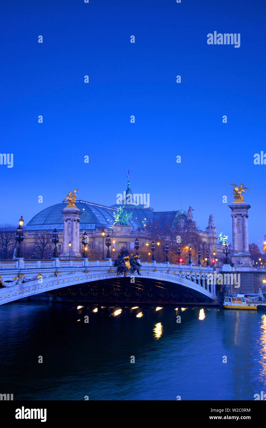 Der Pont Alexandre III und Grand Palais, Paris, Frankreich in Westeuropa. Stockfoto