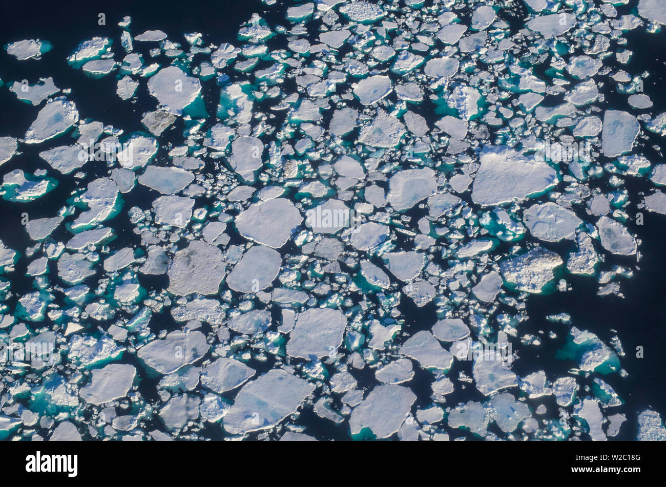 Grönland, Narsarsuaq-Bereich, Tunulliarfik Fjord, Luftaufnahme mit schwimmendes Eis Stockfoto