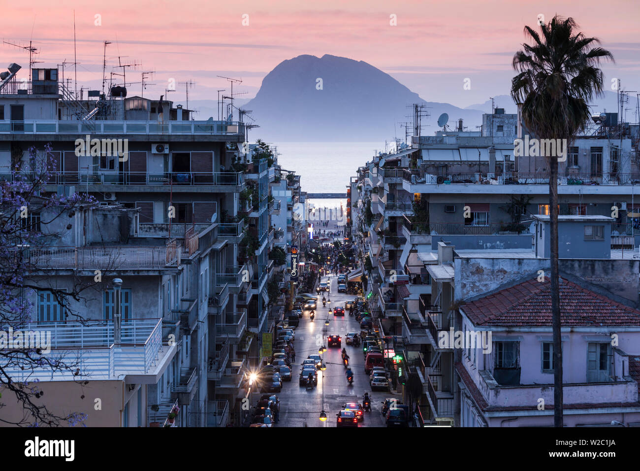 Griechenland, Peloponnes Region, Patra, erhöhten Blick auf die Stadt über Agios Nikolaos Straße Stockfoto