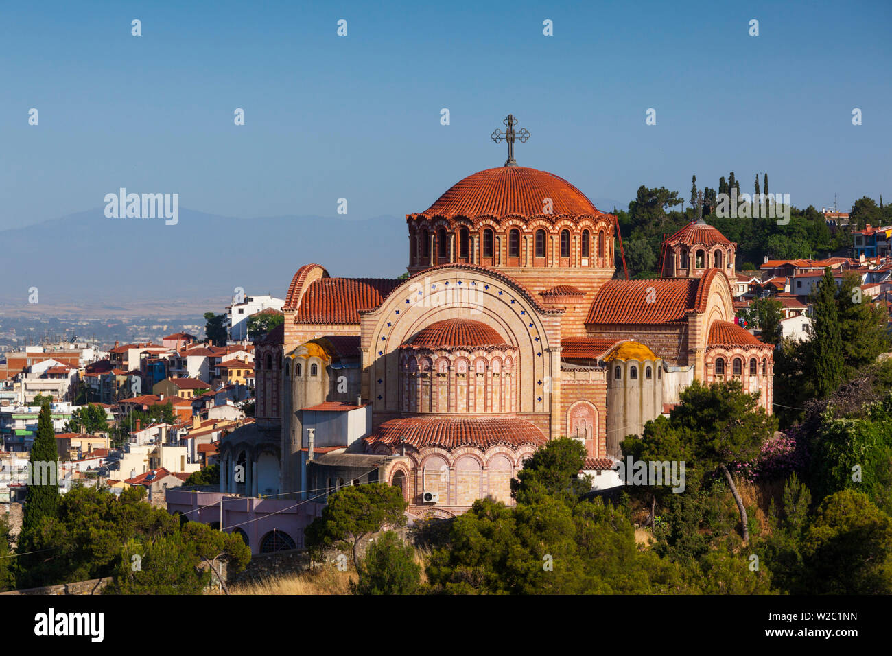 Griechenland, Mazedonien Zentralregion, Thessaloniki, erhöhten Blick auf die Stadt von der Oberstadt und die Kirche Agios Pavlos Stockfoto
