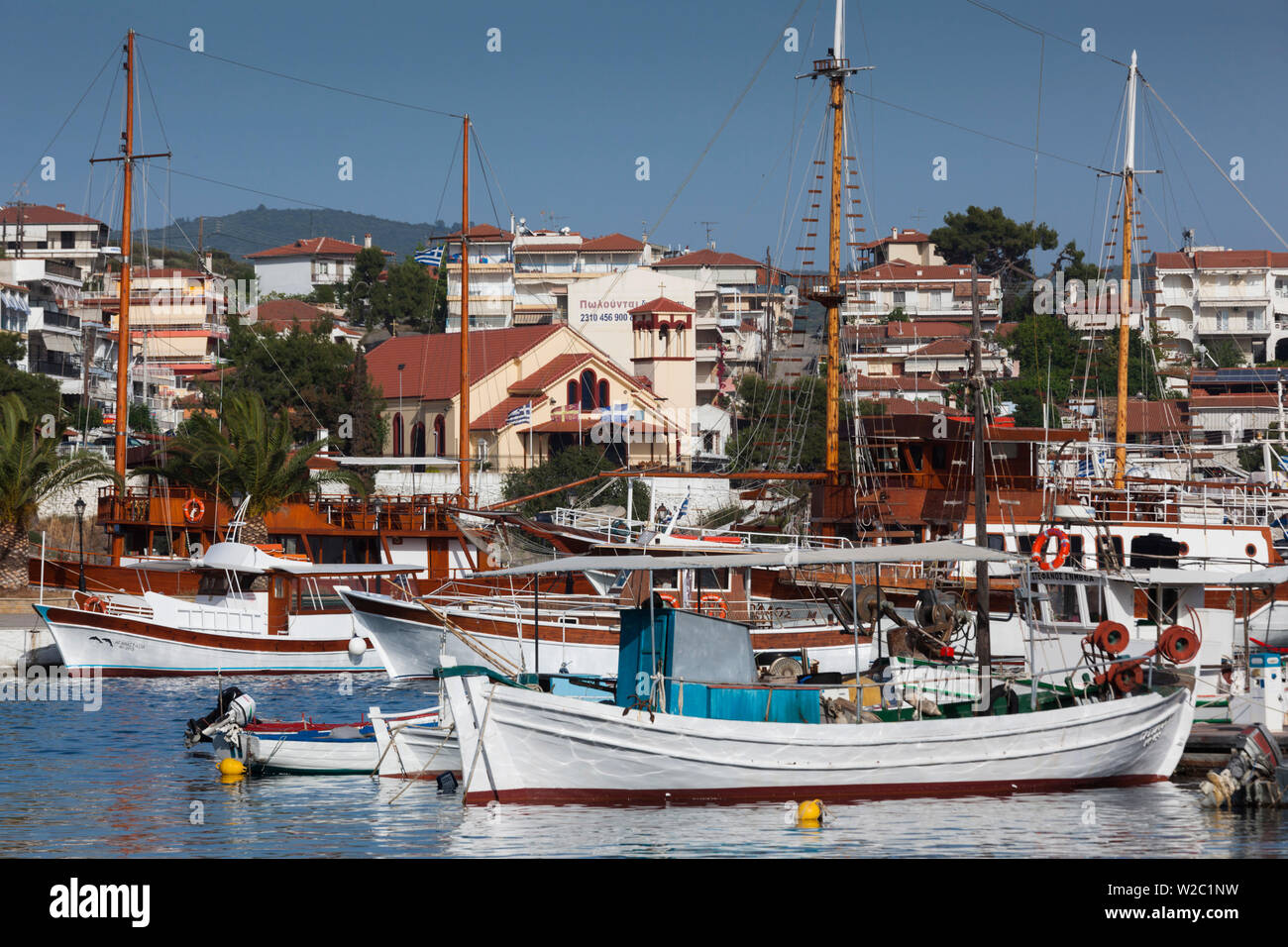 Griechenland, Mazedonien Zentralregion, Neos Marmaras, Sithonia Halbinsel Chalkidiki Bereich Hafen Blick Stockfoto