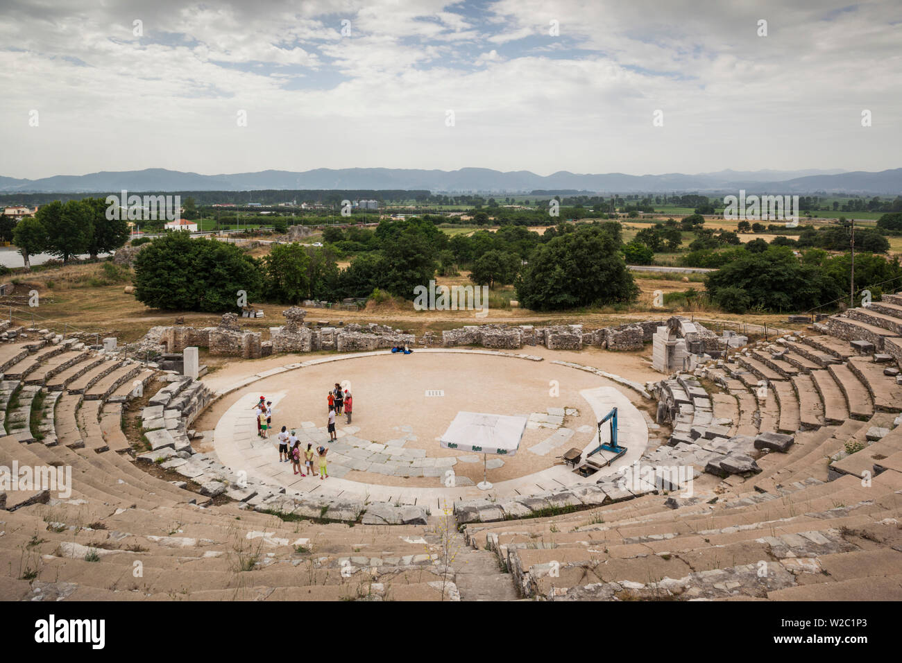 Griechenland, OstMazedonien und Thrace Region, Philippi, Ruinen der antiken Stadt gegründet 360 v. Chr. erhöhten Blick auf das theater Stockfoto