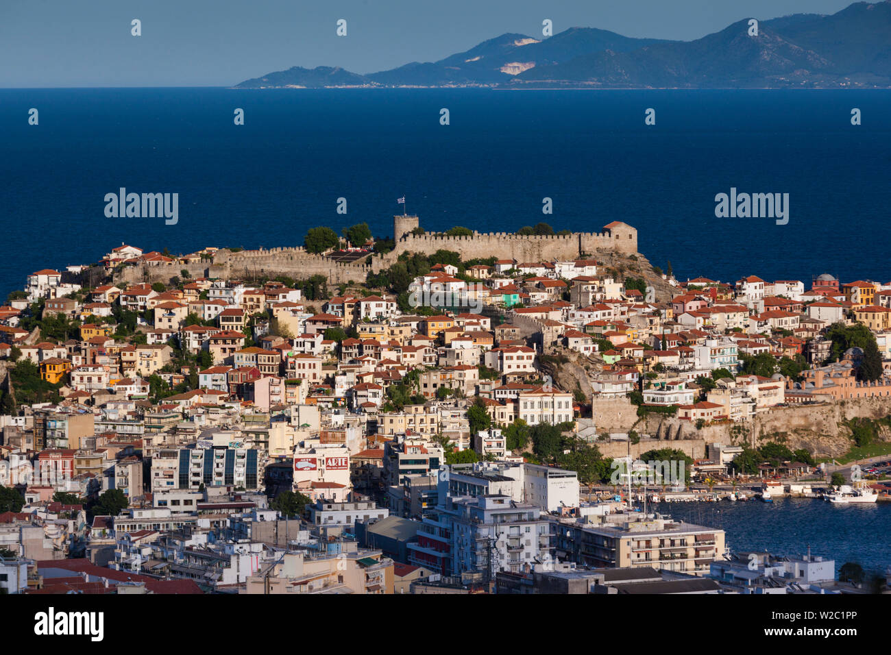 Griechenland, Ostmakedonien und Thrakien, Kavala, erhöhten Blick auf die Stadt mit der Festung Kastro Stockfoto