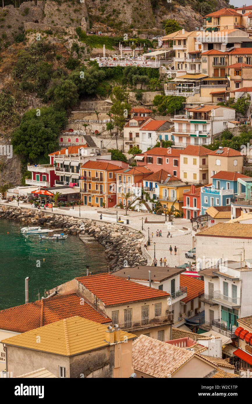 Griechenland, Region Epirus, Parga, erhöhten Blick auf die Stadt Stockfoto