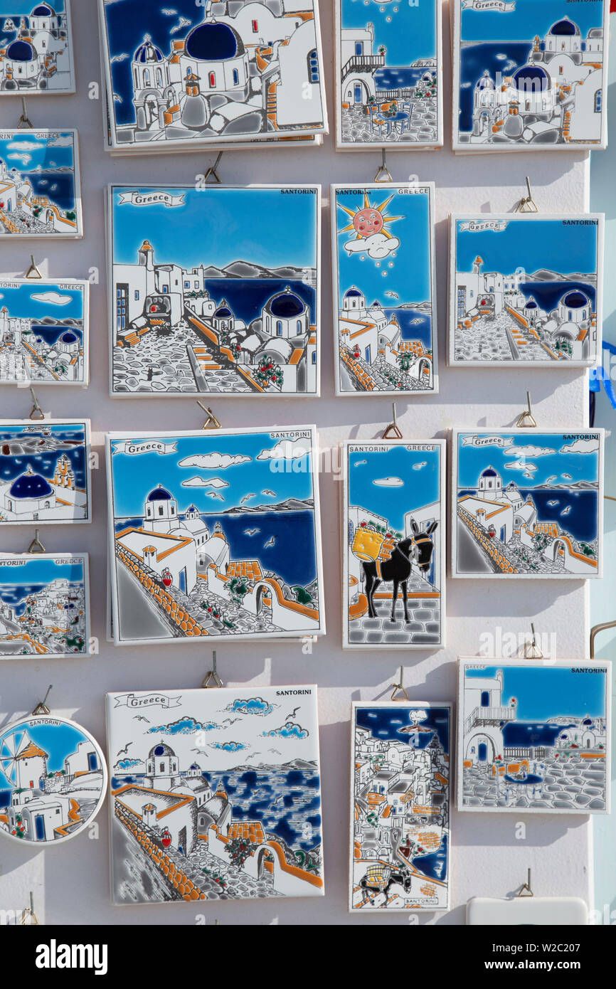 Keramische Fliese Souvenirs, Oia, Santorini (Thira), Kykladen, Griechenland Stockfoto