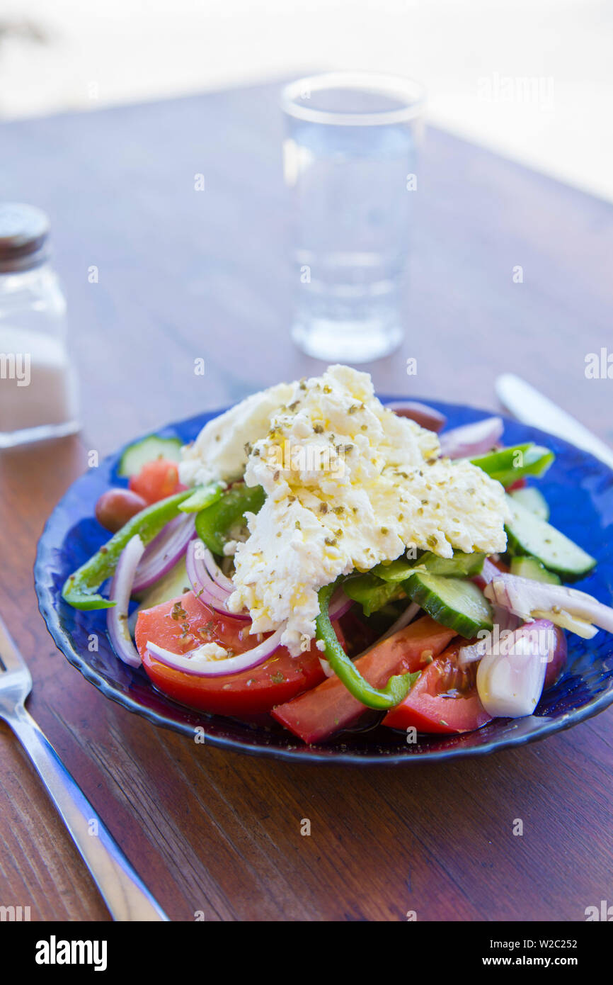 Griechischer Salat, die Insel Ios, Kykladen, Griechenland Stockfoto