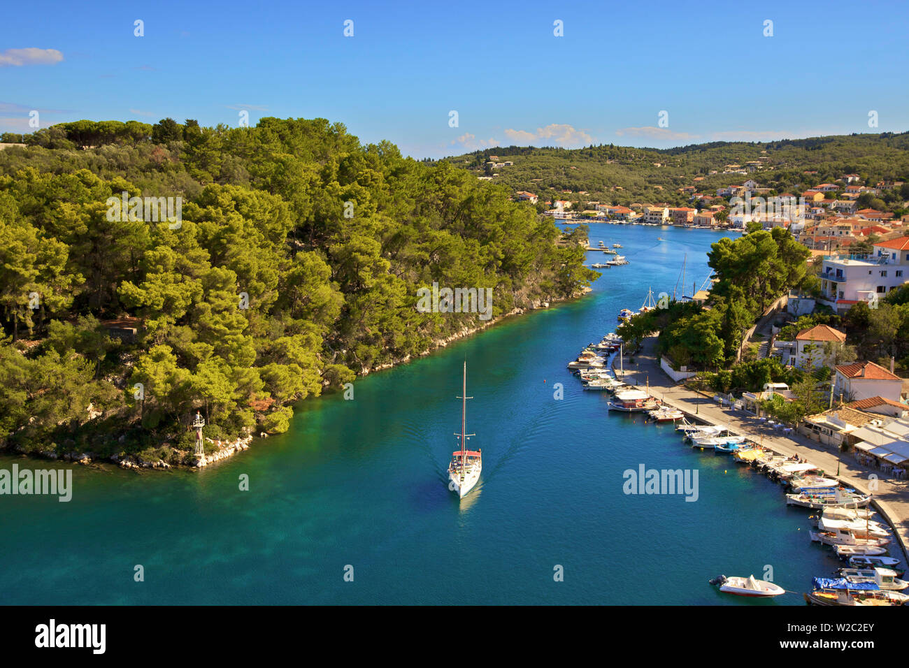 Blick über den Hafen von Gaios, Paxos, die Ionischen Inseln, griechische Inseln, Griechenland, Europa Stockfoto