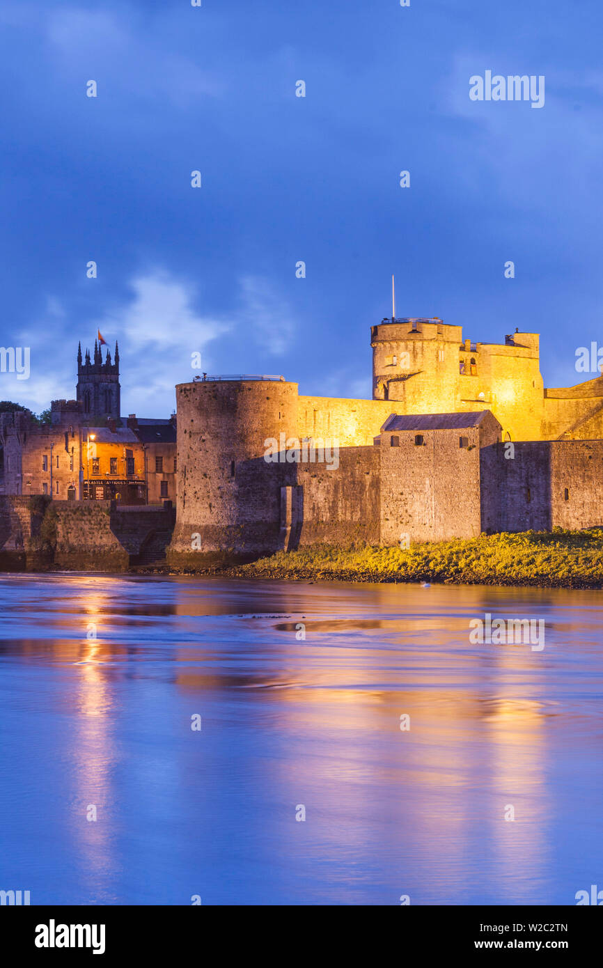 Irland, County Limerick, Limerick City, King John Castle, Dämmerung 13. Jahrhundert, Stockfoto