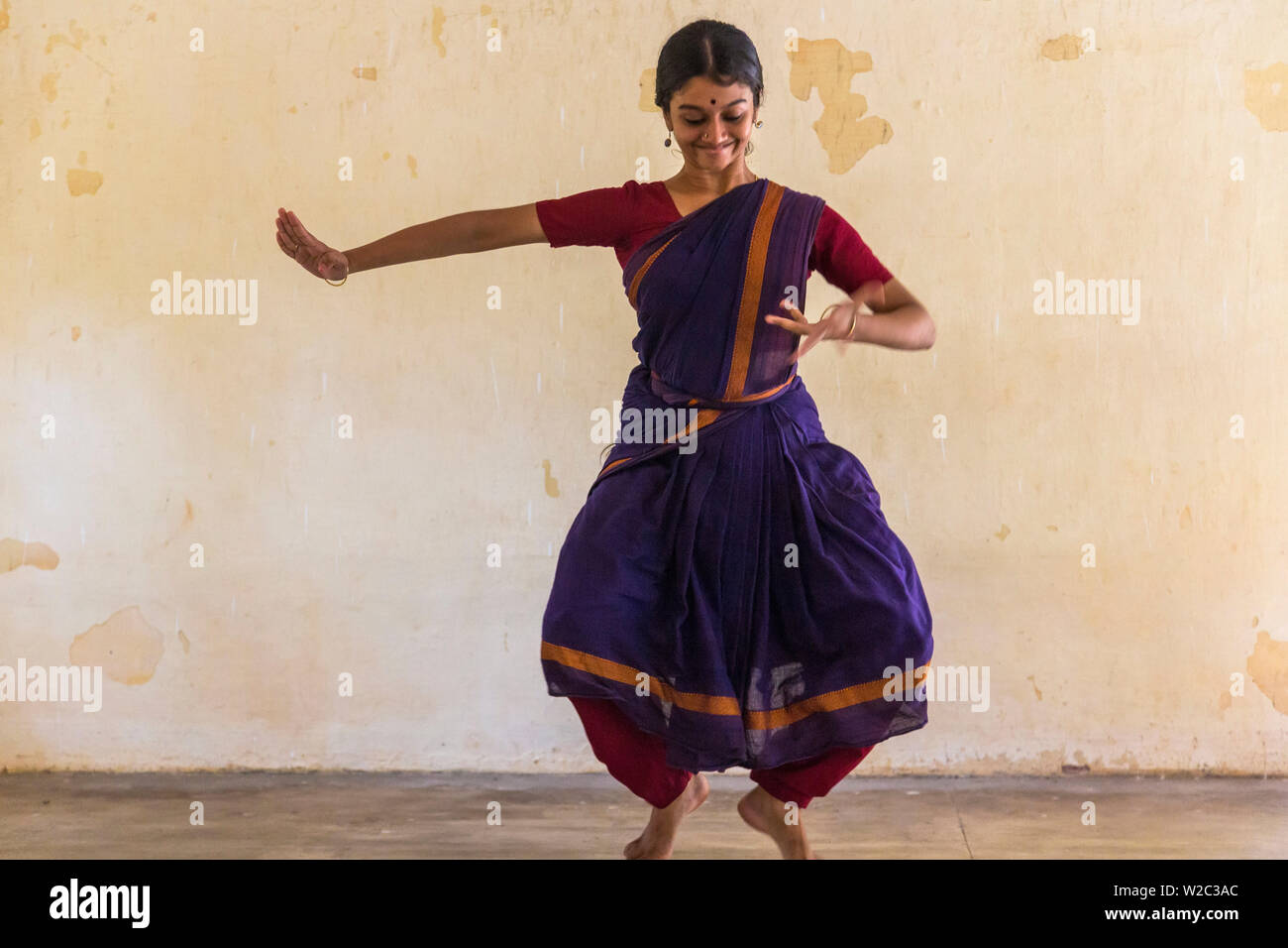 Student der traditionellen indischen Tanz, Chennai (Madras), Tamil Nadu, Indien Stockfoto