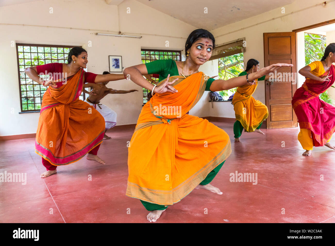 Studenten der traditionellen indischen Tanz in der Klasse, Chennai (Madras), Tamil Nadu, Indien Stockfoto