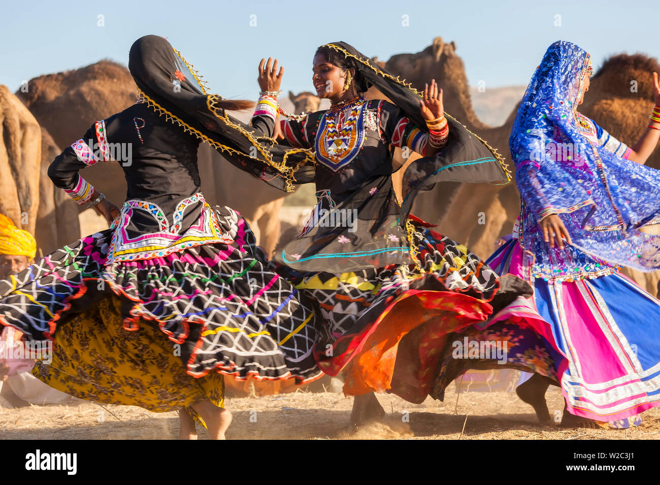 Tänzerinnen, Pushkar camel Fair, Pushkar, Rajasthan, Indien Stockfoto