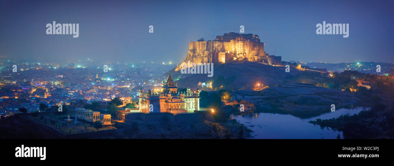 Indien, Rajasthan, Jodhpur, Jaswant Thada Tempel und Mehrangarh Fort Stockfoto
