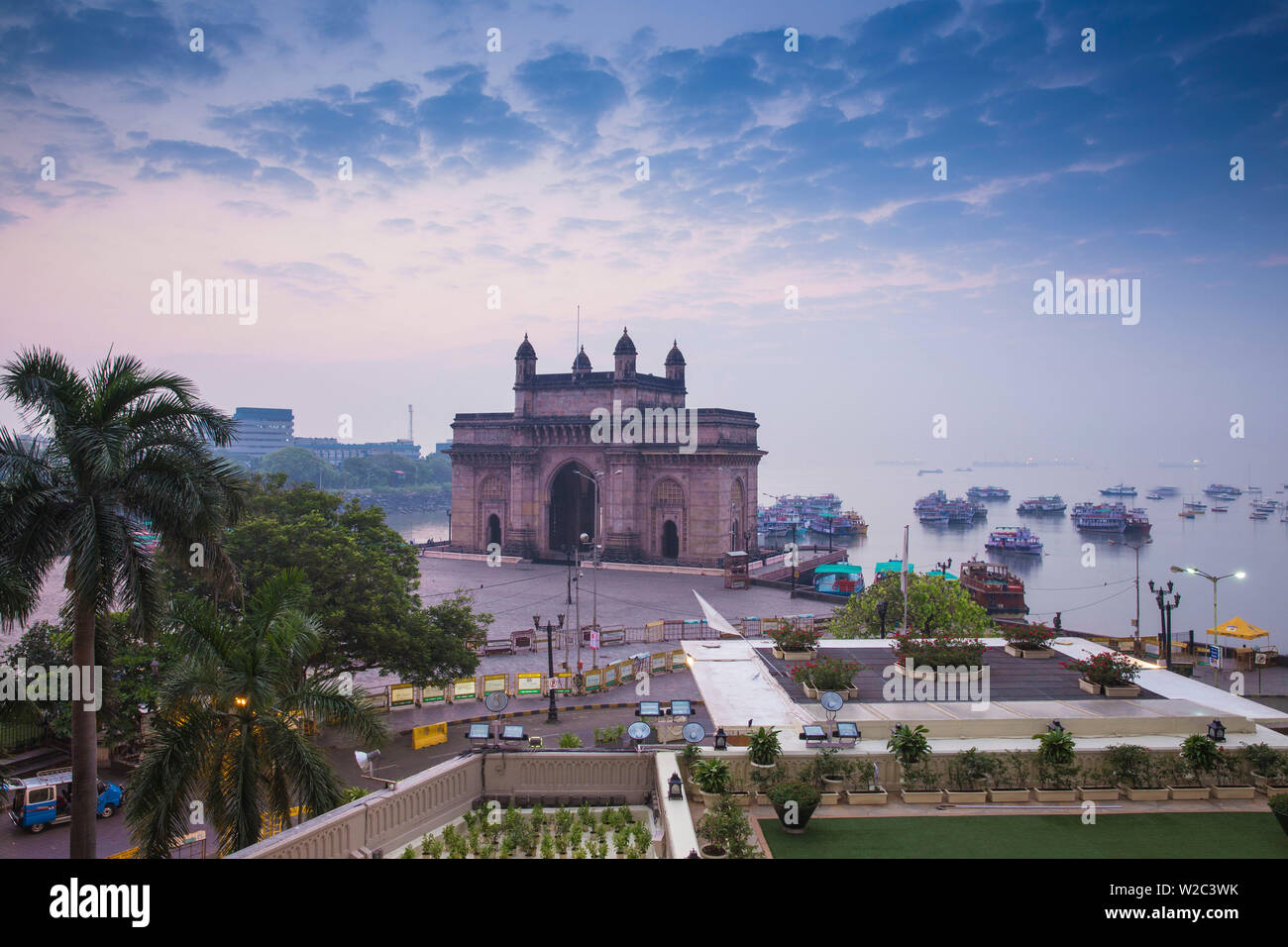 India, Maharashtra, Mumbai, Blick auf das Gateway of India Stockfoto