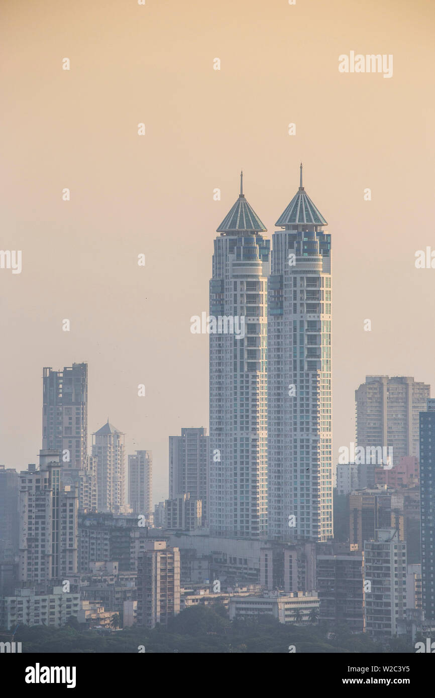 India, Maharashtra, Mumbai, Imperial twin-tower Wohnanlage Stockfoto