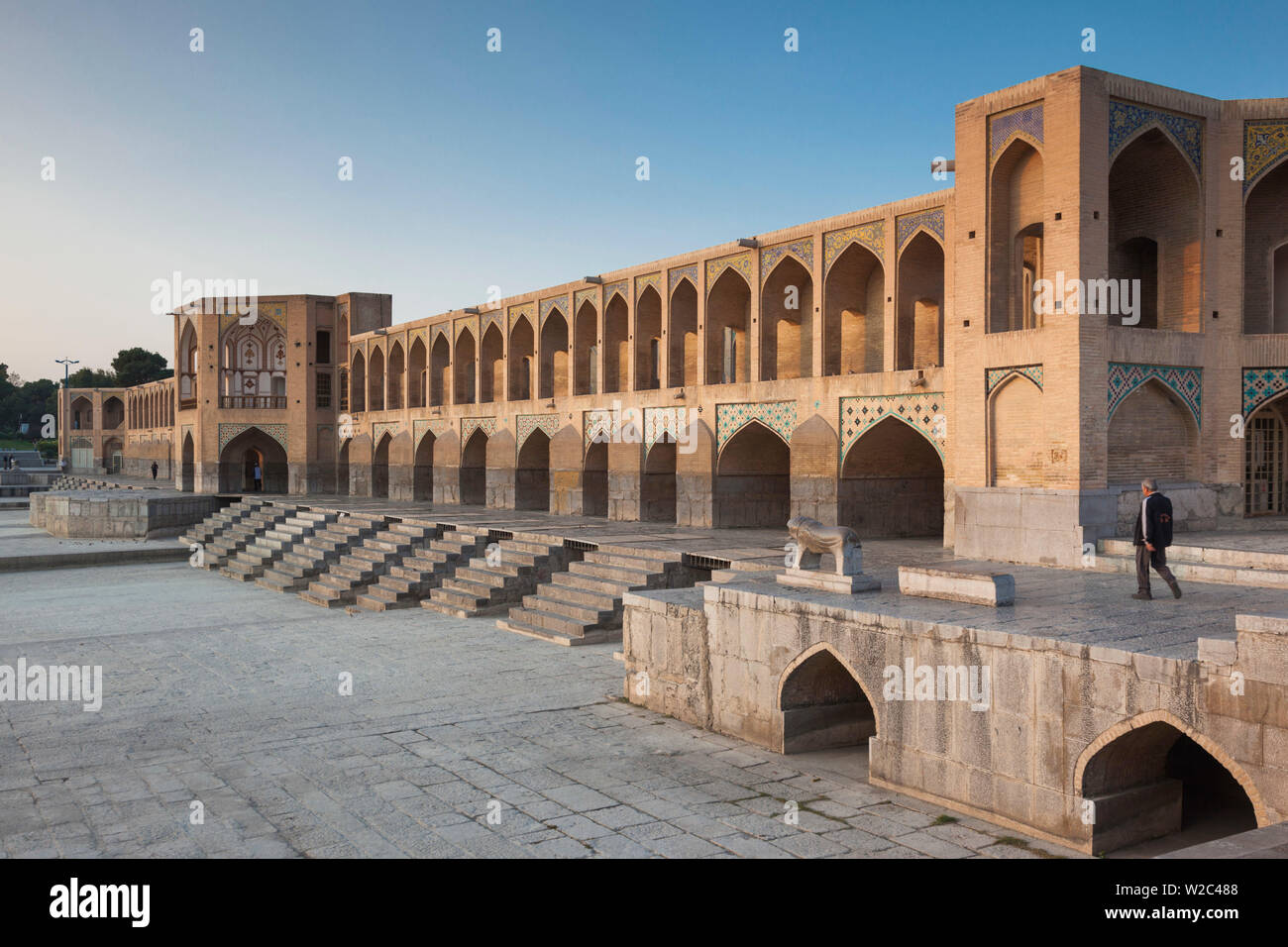 Zentralen Iran, Esfahan, Iran, Khaju-Brücke, dawn Stockfoto