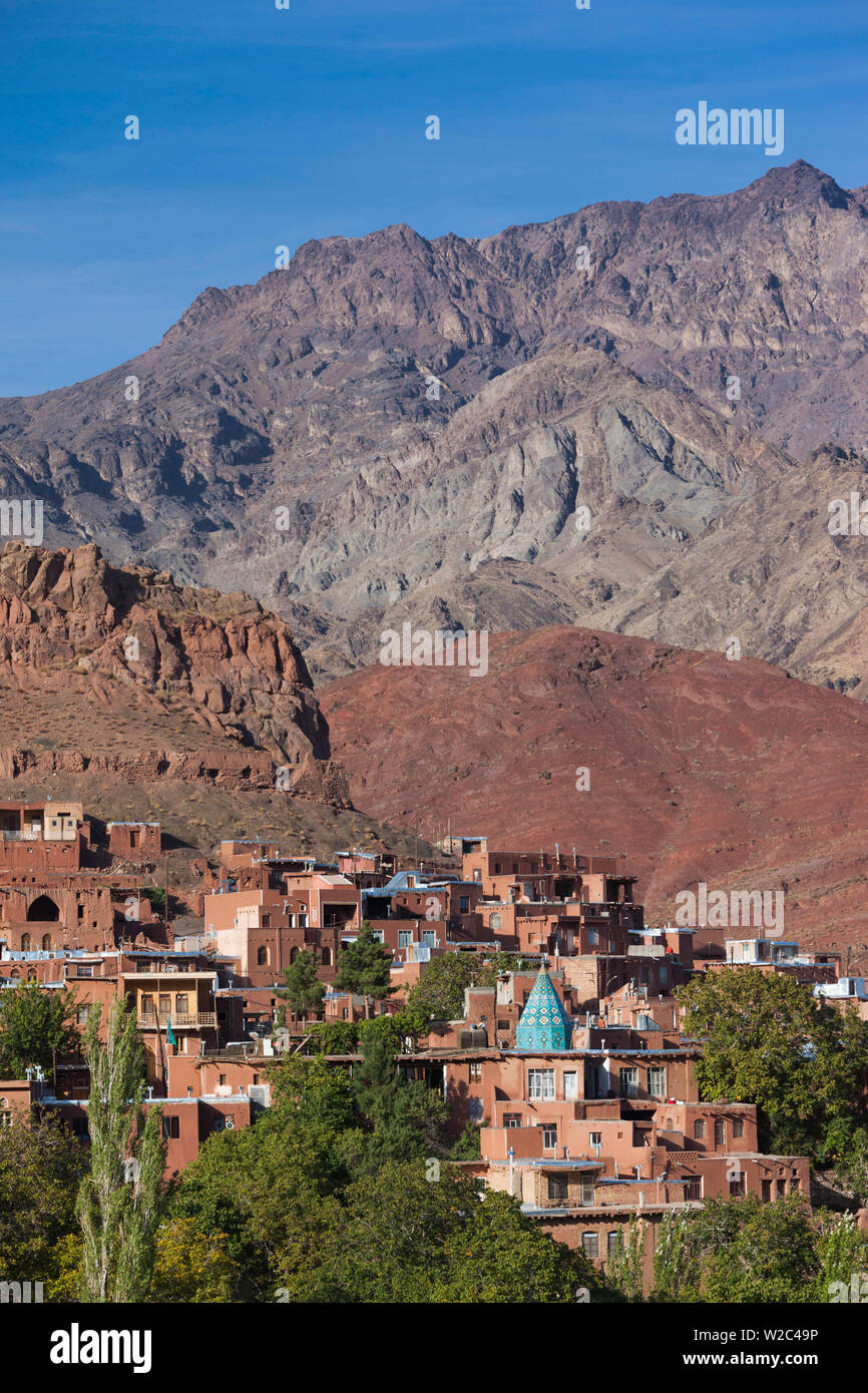 Iran, Zentraliran, Abyāneh, erhöhte mit Stadtblick Stockfoto