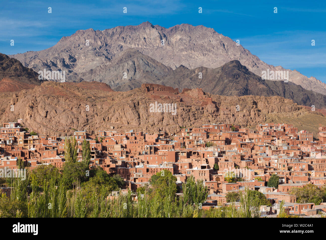 Iran, Zentraliran, Abyāneh, erhöhte mit Stadtblick Stockfoto