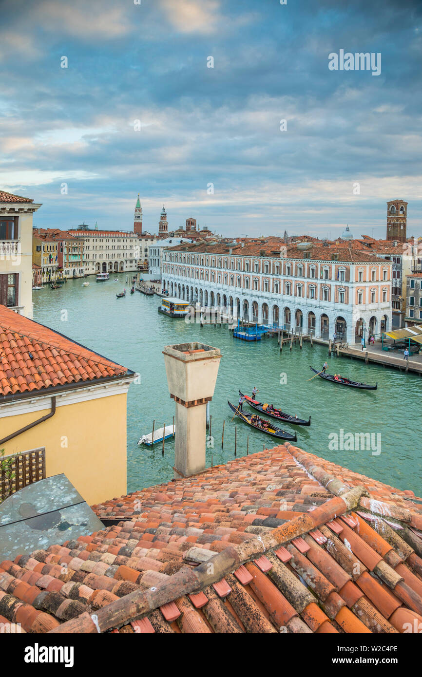 Grand Canal in der Nähe der Rialto Brücke, Venedig, Italien Stockfoto