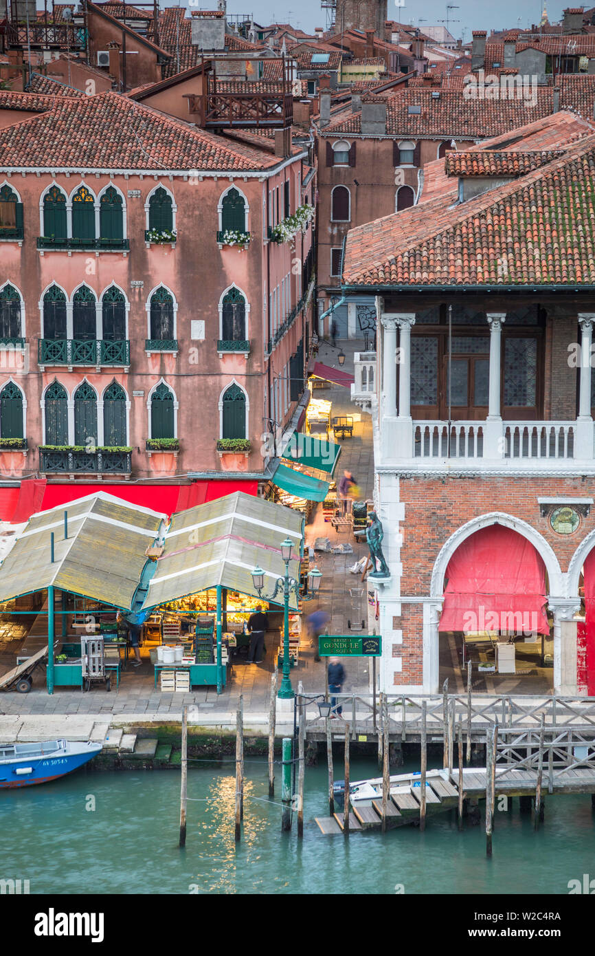 Mercati di Rialto (Rialto Markt) & Grand Canal, Venice, Italien Stockfoto