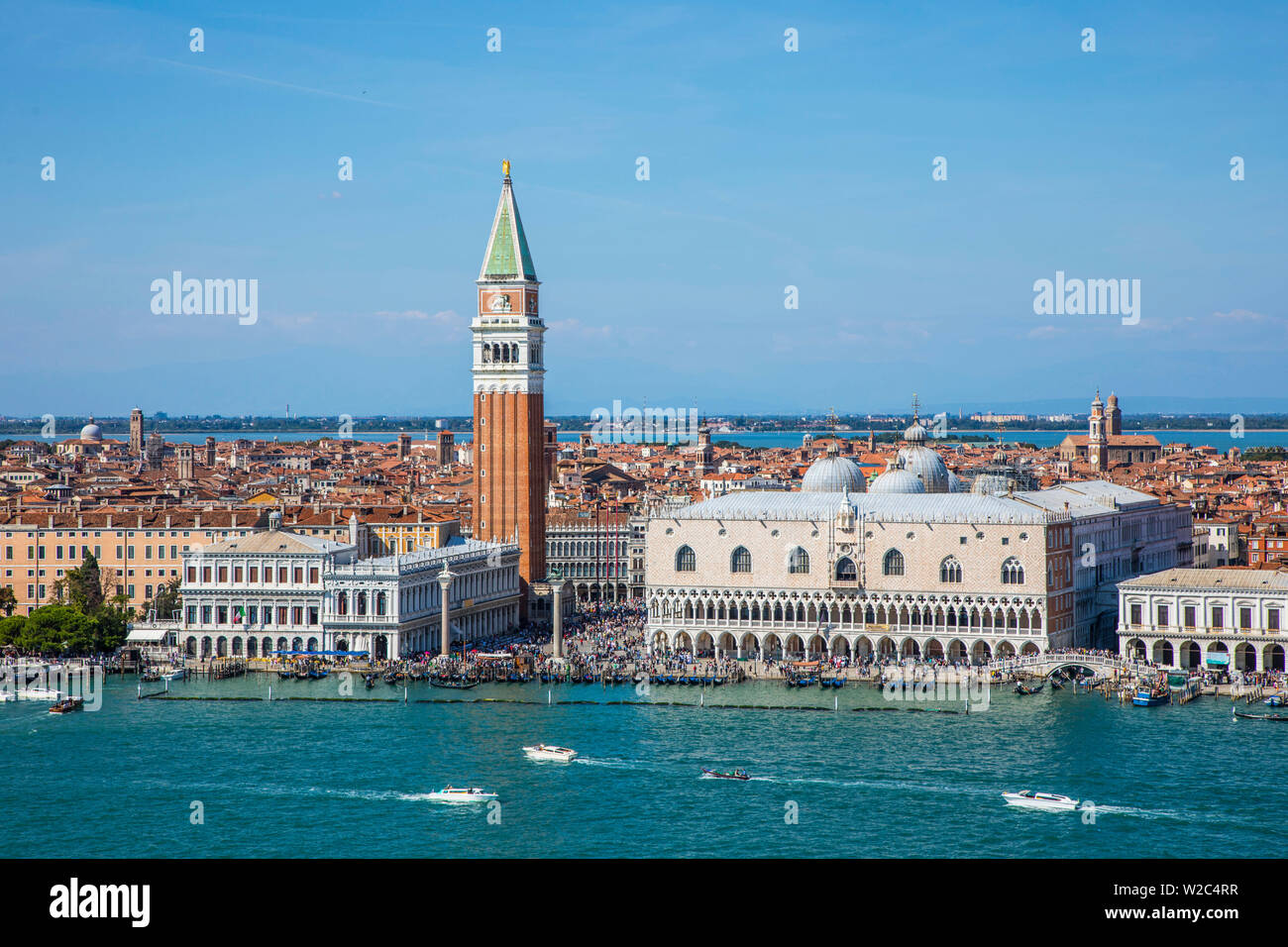 Campanile und Dogenpalast und Markusplatz (Piazza San Marco), Venedig, Italien Stockfoto