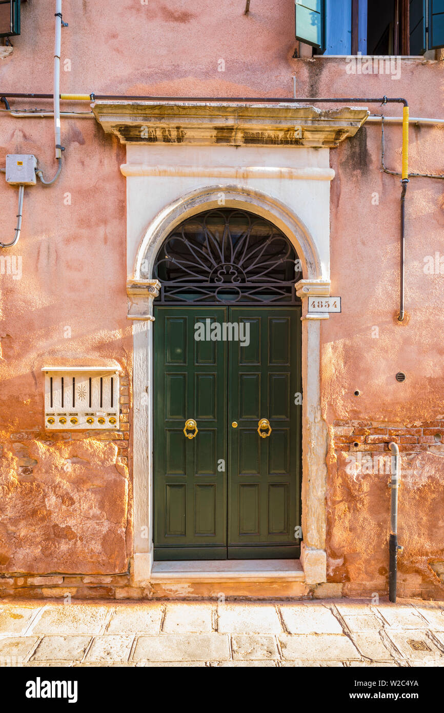 Tür in Venedig, Venetien, Italien Stockfoto