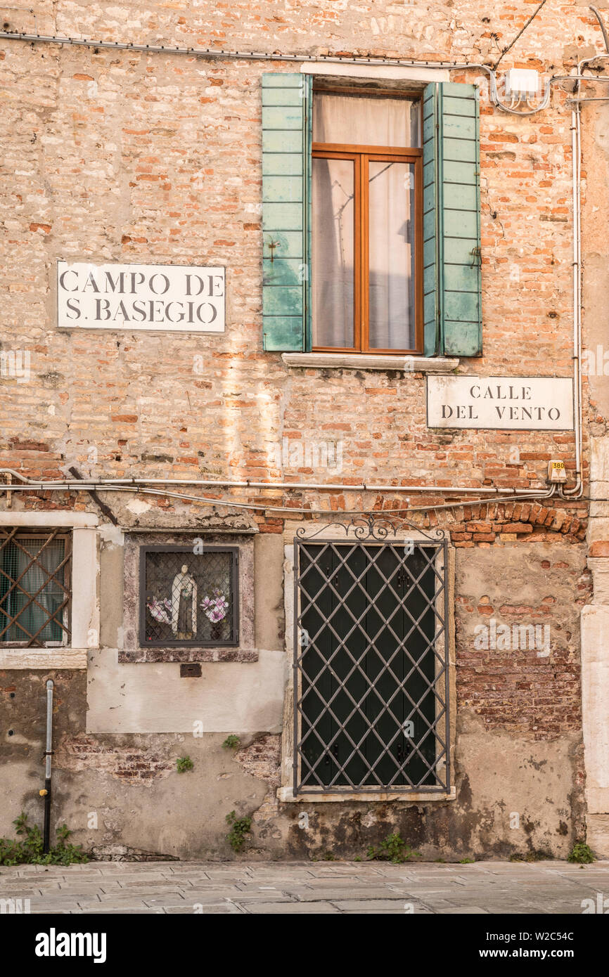 Fassade des alten Gebäudes, Dorsoduro, Venedig, Italien Stockfoto