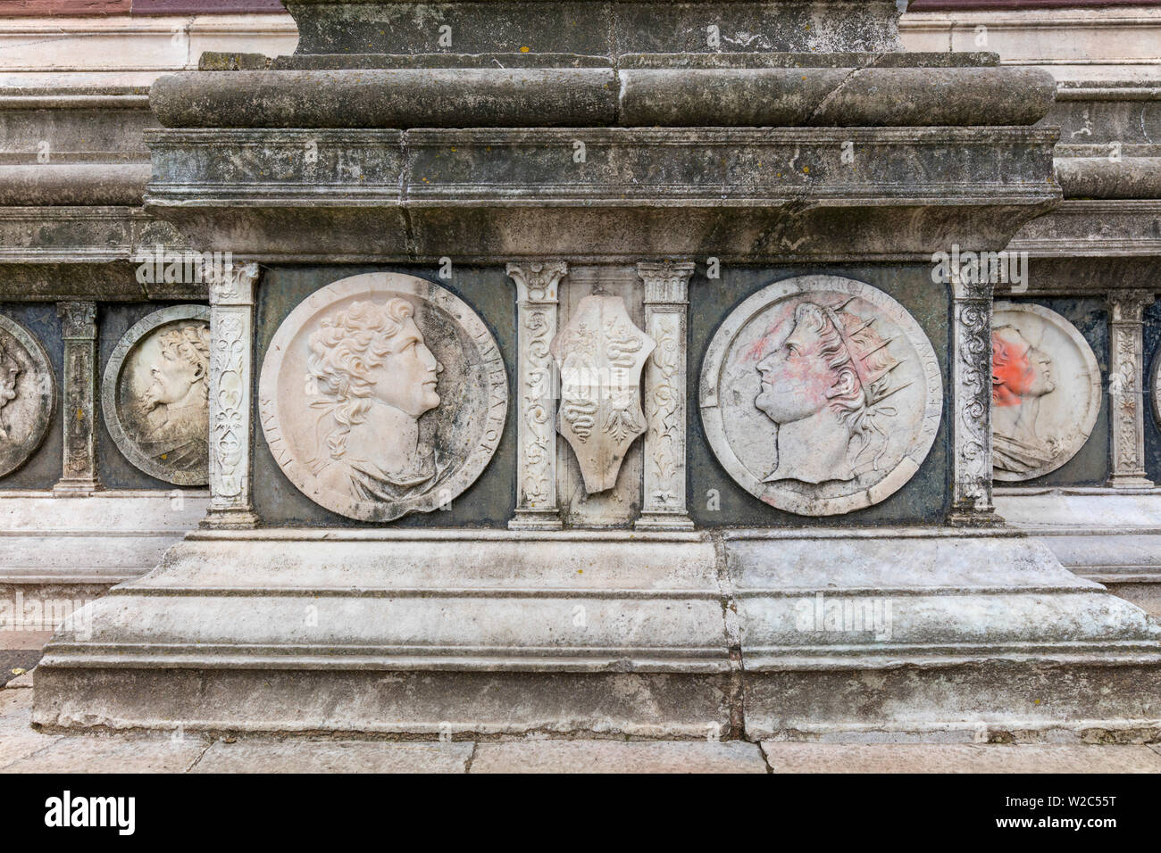 Basrelief auf die Klosterkirche, Kloster Certosa di Pavia, Lombardei, Italien Stockfoto