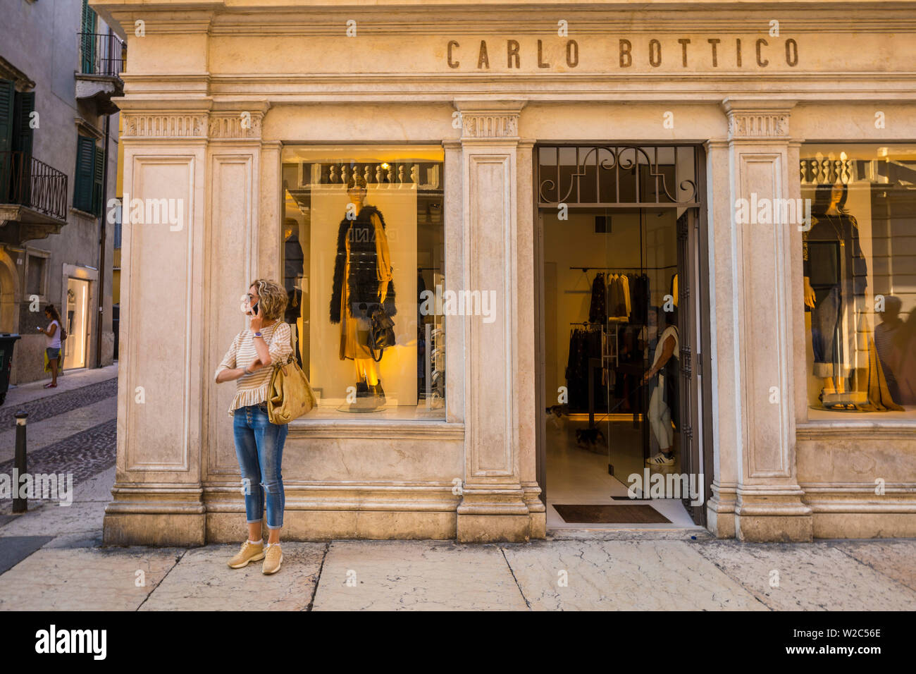 Boutique am Corso Porta Borsari, Verona, Venetien, Italien Stockfoto