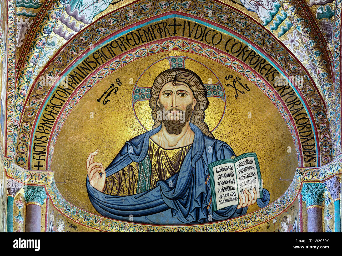 Mosaik des Christus Pantokrator (12. Jahrhundert), Kathedrale von Cefalu, Cefalu, Sizilien, Italien Stockfoto