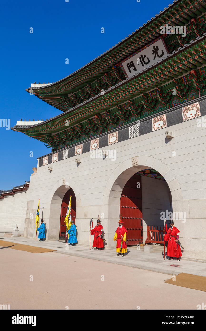 Den Wachwechsel Zeremonie, Gyeongbokgung, Palast der Strahlenden Glück, Seoul, Südkorea Stockfoto
