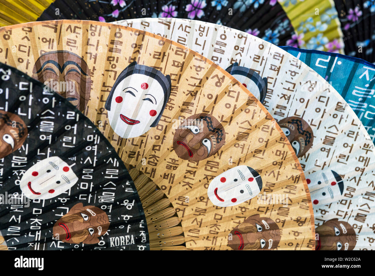 Dekoratives Papier Ventilatoren für den Verkauf in Insa-dong, Seoul, Südkorea Stockfoto