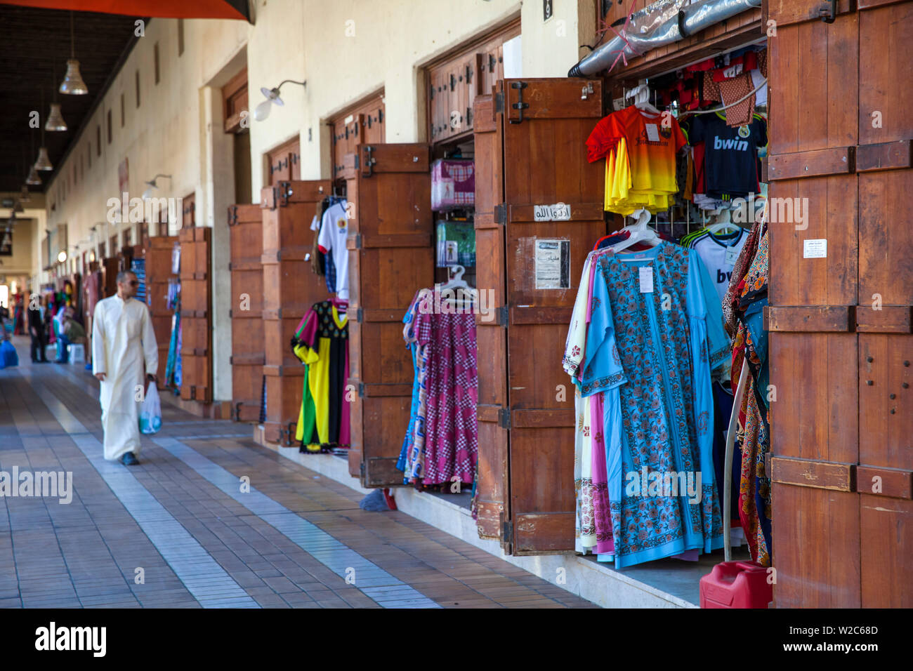 Kuwait, Kuwait City, Kleidung Geschäfte im Souk Marbarakia Stockfoto