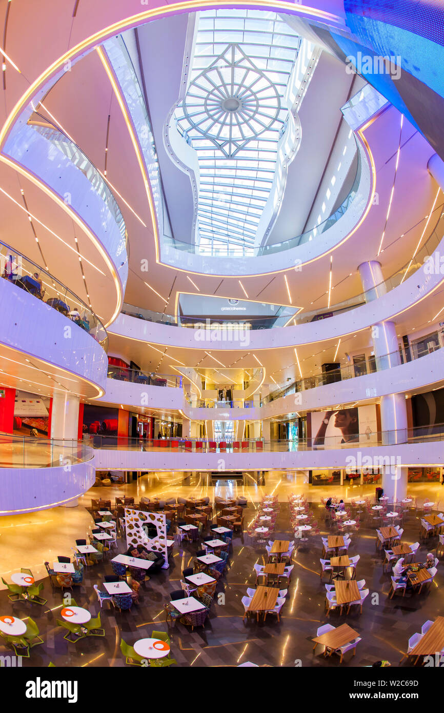 Kuwait, Kuwait City, Al Hamra Tower, der im Jahr 2011 abgeschlossenen bietet ein luxuriöses Business und Shopping Center Stockfoto