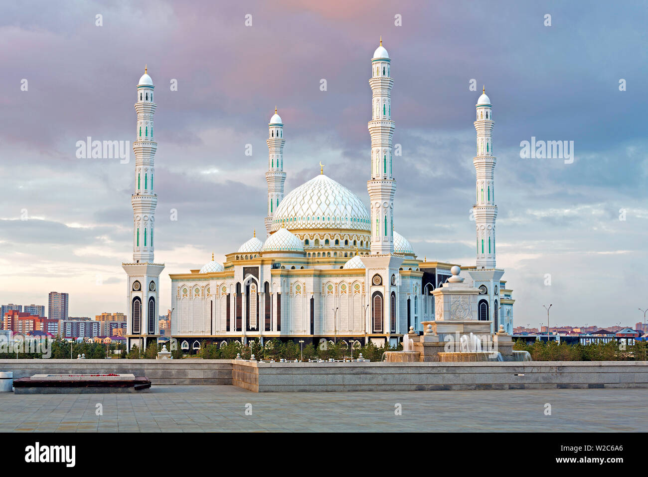 Zentralasien, Kasachstan, Astana, Hazrat Sultan Moschee, die Größte in Zentralasien Stockfoto