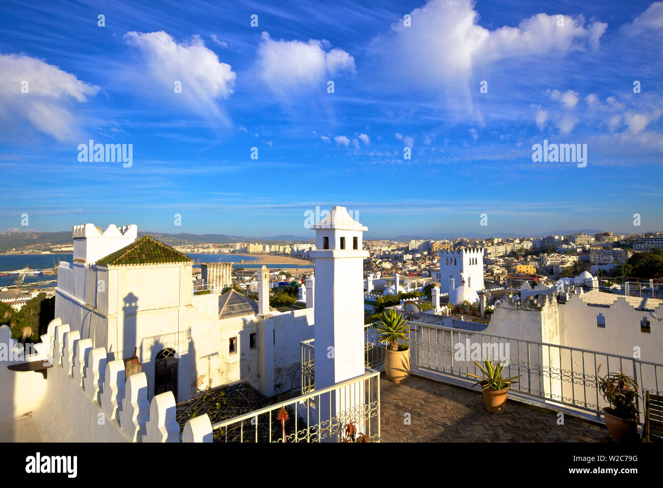 Blick über Kasbah zu Tanger, Tanger, Marokko, Nordafrika Stockfoto