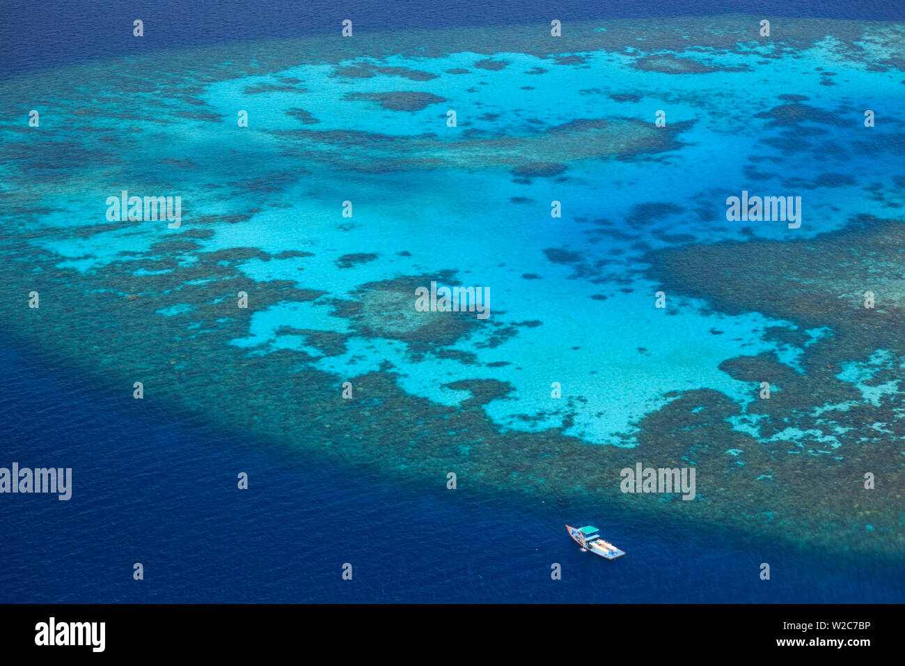 Malediven, Süd Ari Atoll, Luftaufnahme von den Ketten der Atolle Stockfoto