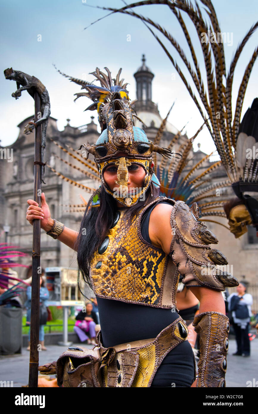 Mexiko, Mexiko City, Aztec Tänzerin, Danza Azteca, Kopfschmuck, Penacho, Plume Stockfoto