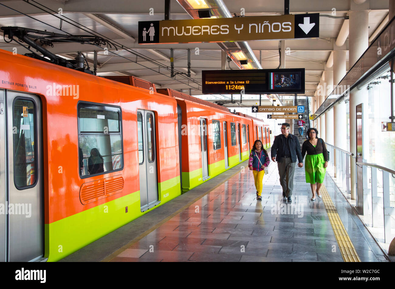 pic Mexico City Subway System mexico city metro stockfotos und