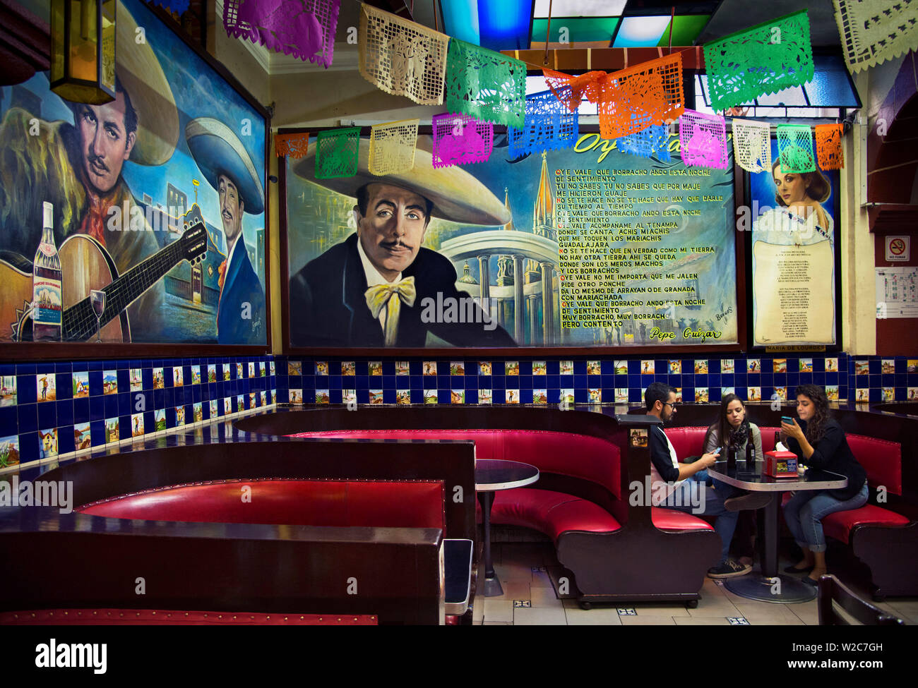 Mexiko, Mexiko City, Salon Tenampa, Cantina, Wandbilder, Geburtsort von Mariachi, Plaza Garibaldi Stockfoto