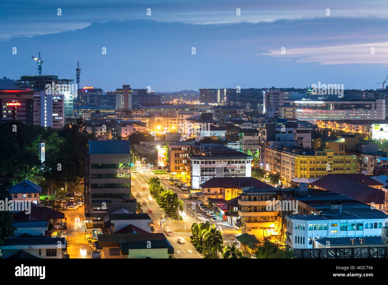 Blick über Kota Kinabalu bei Dämmerung, Sabah, Borneo, Malaysia Stockfoto