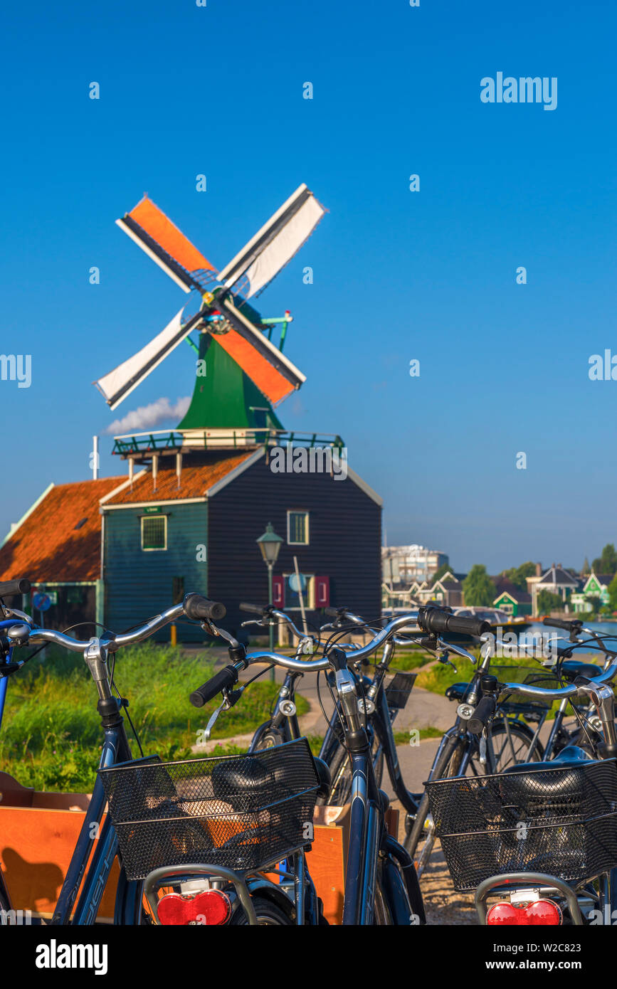 Niederlande, Nordholland, Zaandam, Zaanse Schans, die Houseman (De Huisman) Mustardmill Stockfoto