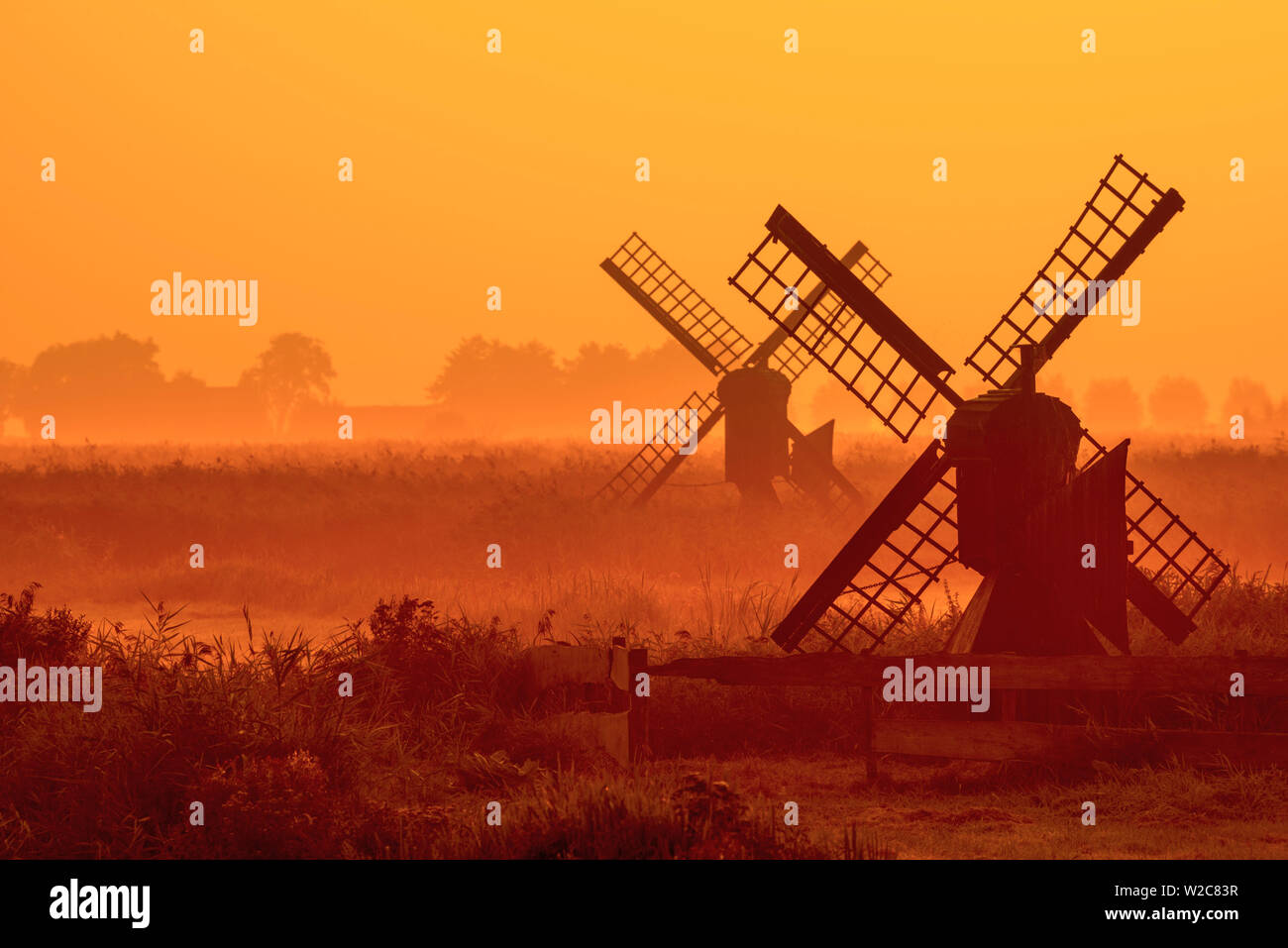 Niederlande, Nordholland, Zaandam, Zaanse Schans, kleine landwirtschaftliche windpumps Stockfoto