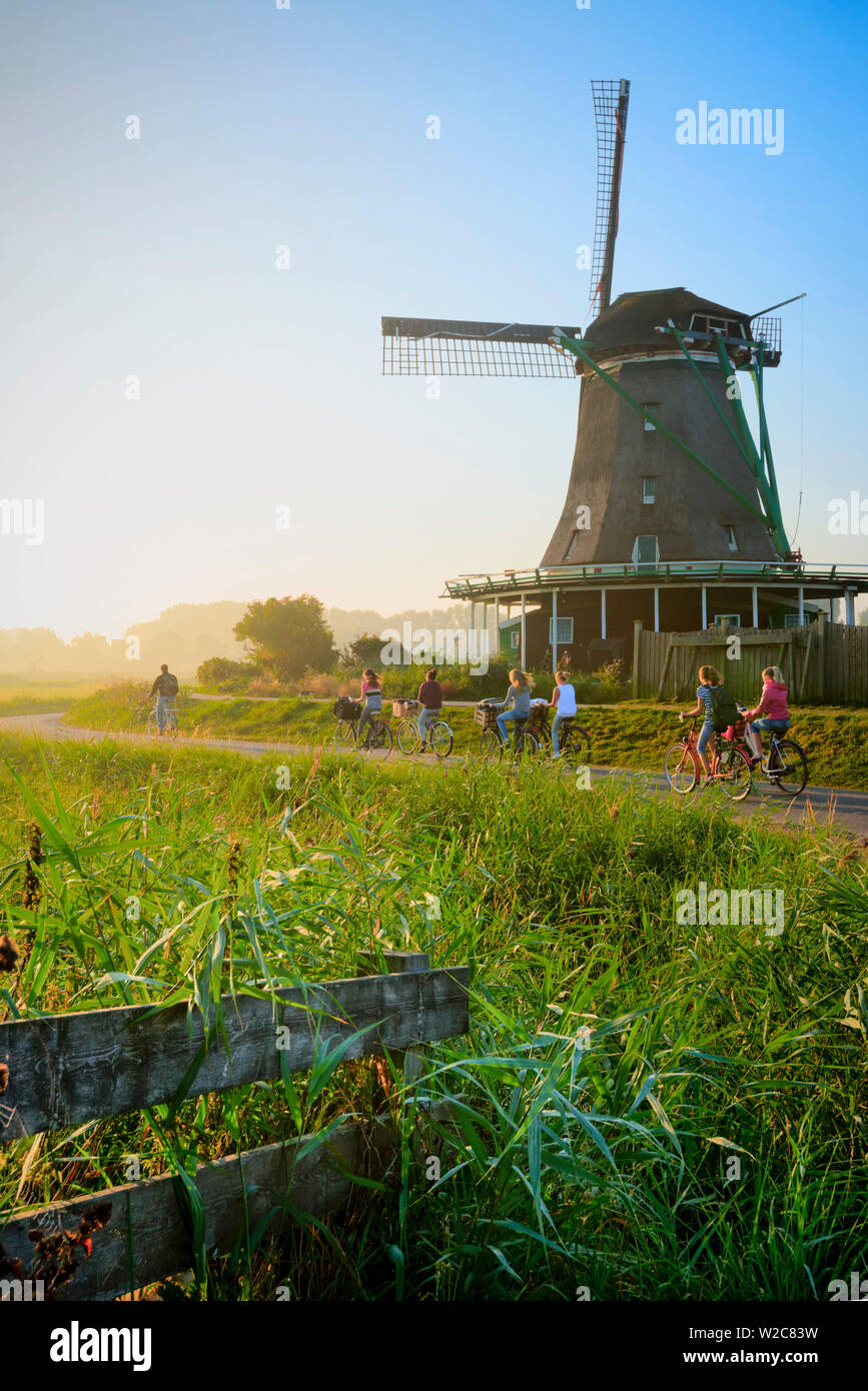 Niederlande, Nordholland, Zaandam, Zaanse Schans, der Sucher (De) Oilmill Zoeker Stockfoto