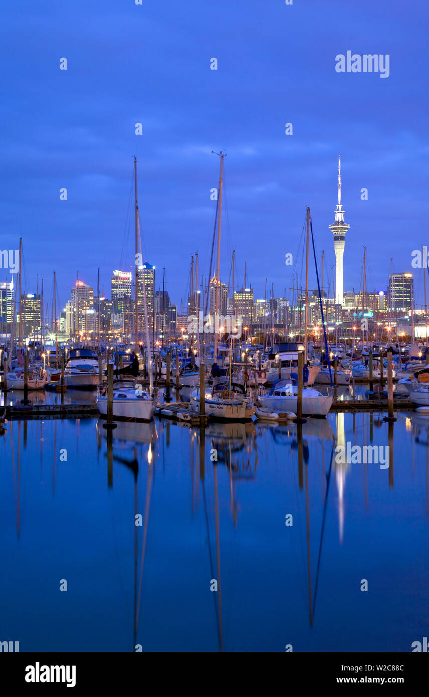 Stadt und Hafen von Auckland, Auckland, Neuseeland, Pazifische Ozean. Stockfoto